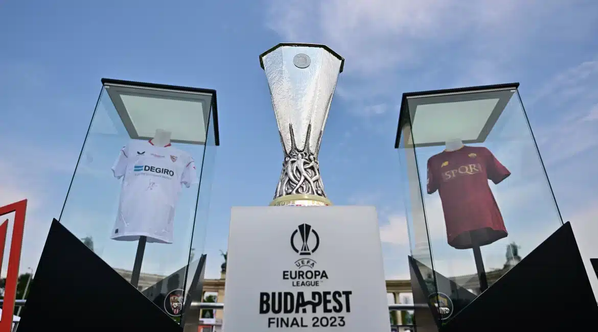 Властелина на Лига Европа срещу Властелина на финалите днес